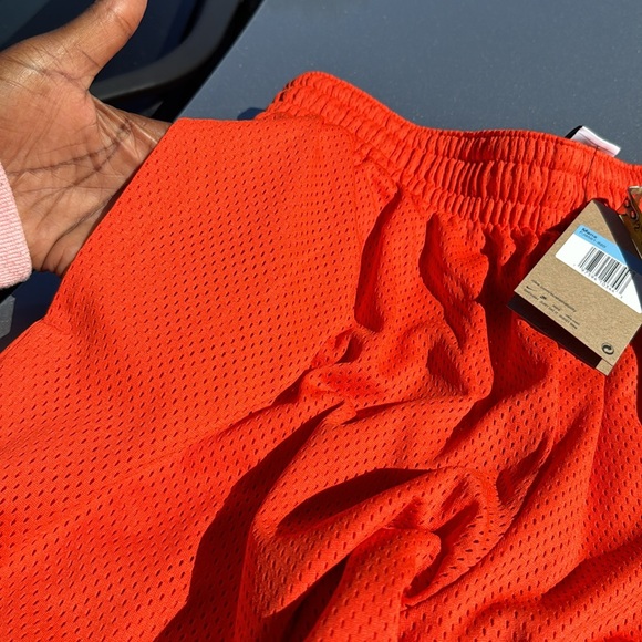 NWT Size Medium Men Orange Dri-Fit Mesh Nike Shorts with pockets / drawstring - Picture 6 of 9